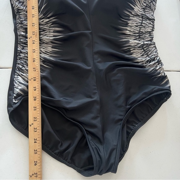 Miraclesuit Silver Shores Temptress 1 Piece Swimsuit Tummy Control Black Sz 18 - Picture 11 of 16